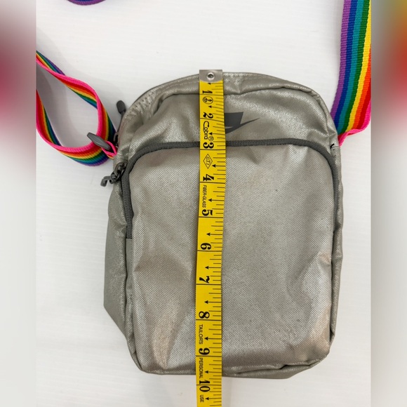 Nike Heritage BETRUE LGBT Unisex Crossbody Bag - Picture 14 of 15